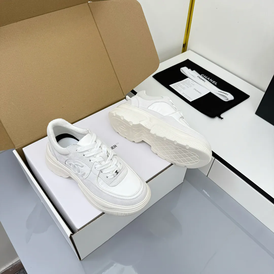 👟👟Ex-factory price 620👟👟 Chanel bread shoes ~ original calfskin panda shoes Chanel 25C latest hot style panda black and white sports shoes casual sneakers Xiaoxiang hot item classic black and white panda color coco girls must pay Fabric: original custom mixed sheepskin lining: original imported breathable mesh lining outsole: Original molded rubber + TPU combination Size: Women's 35-41